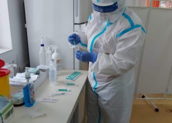 Profesorii ar putea fi vaccinați cu prioritate împotriva COVID, începând din 1 martie