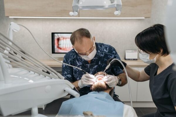 5 aspecte importante de care să ții cont când alegi o clinică stomatologică