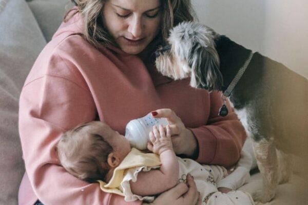 Până la ce vârstă ar trebui să îi oferi copiilor laptele praf?