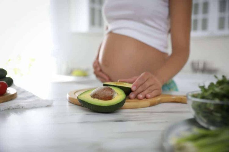 14 motive pentru a manca avocado in timpul sarcinii