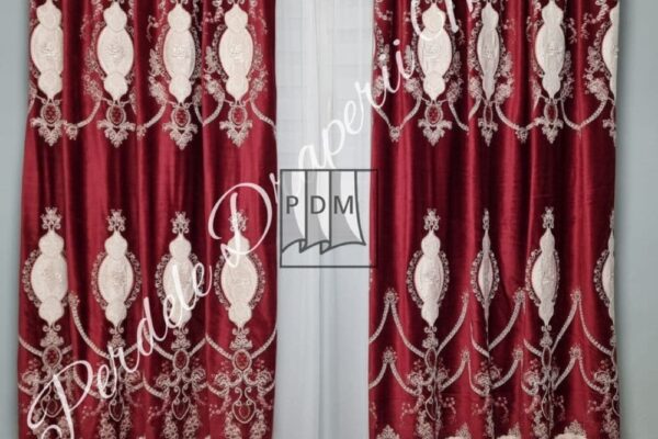 Alegerea draperiilor potrivite pentru locuinta noastra