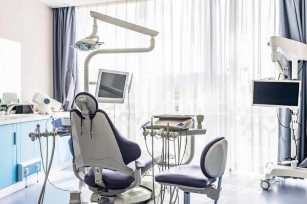 Unde poti beneficia de servicii stomatologice complete in Targu Mures?