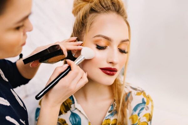 Cum să obții un machiaj natural perfect: sfaturi și trucuri
