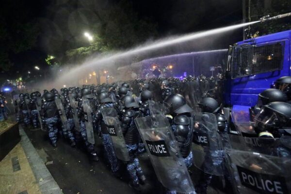 63 de arestări în Georgia, după protestele împotriva guvernului. Poliția a folosit gaze lacrimogene
