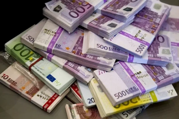 Comisia Europeană deblochează fondurile pentru România. Câți bani urmează să primim prin PNRR
