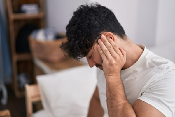 Tinitus (Țiuitul Urechilor): Cauzele, diagnosti și tratament