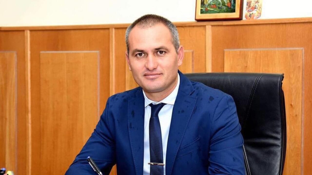 Primarul din Crevedia, acuzat de trafic de trafic de persoane