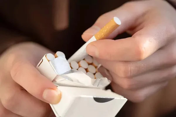 Țigările se schimbă complet. Lege care îi doboară pe fumători