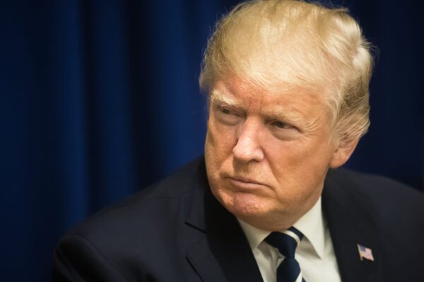 Trump îl presează pe Zelenski: Dacă nu semnează, nu va fi „prea fericit