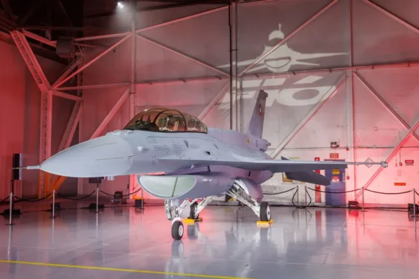 Primul F-16 Block 70, livrat Bulgariei. Costă 208.000.000$. România are 33 de avioane, dar nu noi
