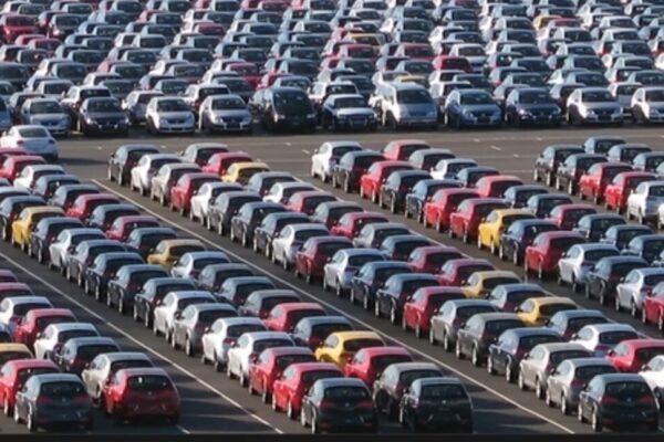 Giganţii auto europeni au scăzut  pe bursă