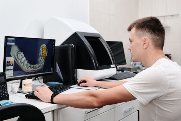 Tehnologia CAD/CAM: 5 avantaje clare în realizarea lucrărilor dentare