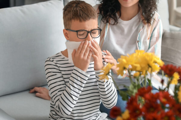 Alergia la praf nu dispare singură – ce poți face ca să respiri din nou ușor