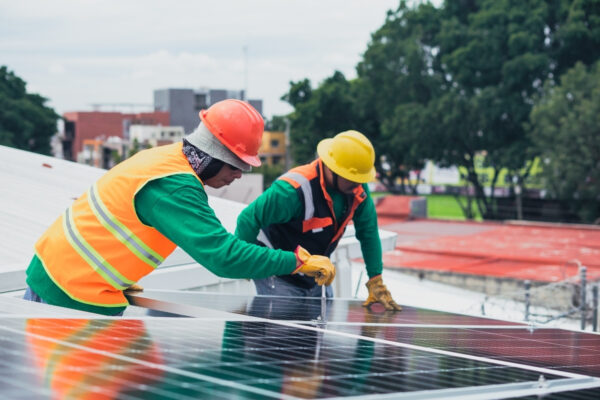 La câți ani se înlocuiește un acumulator fotovoltaice?