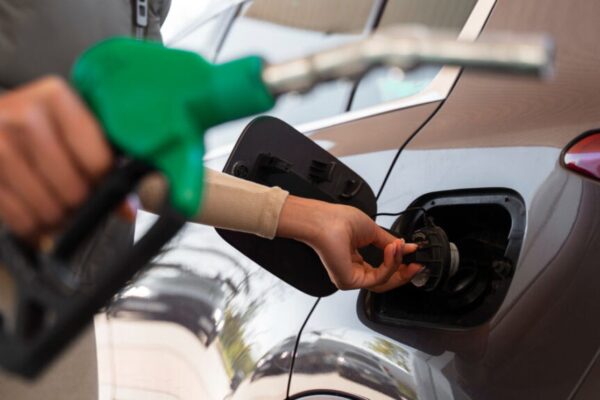 De ce s-a scumpit benzina în România: creștere de 26,7% într-un an