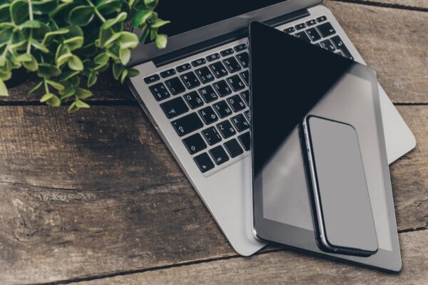 Tehnologia OLED pe telefoane și laptopuri: avantaje reale și dezavantaje ascunse
