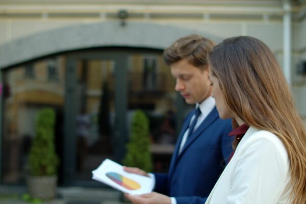 Cum analizezi strategia unui hotel concurent și te poziționezi diferit pe piață