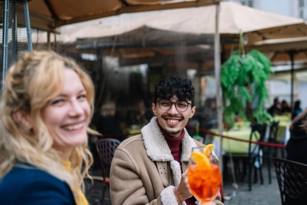 Cum atrai turiștii români și construiești o bază stabilă de clienți locali