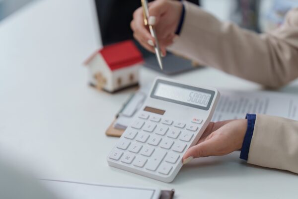 Rate egale sau descrescătoare: cum diferă costul total al împrumutului